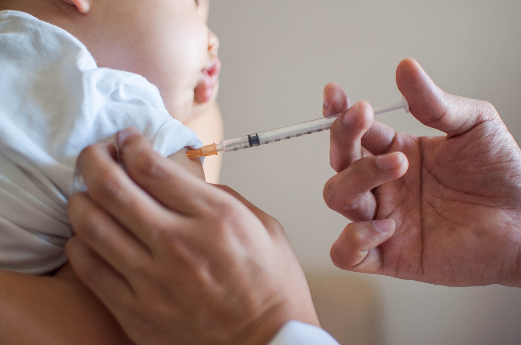 واکسن زدن نوزاد