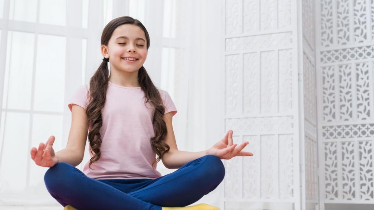  آرام کردن ذهن کودکان با یوگا