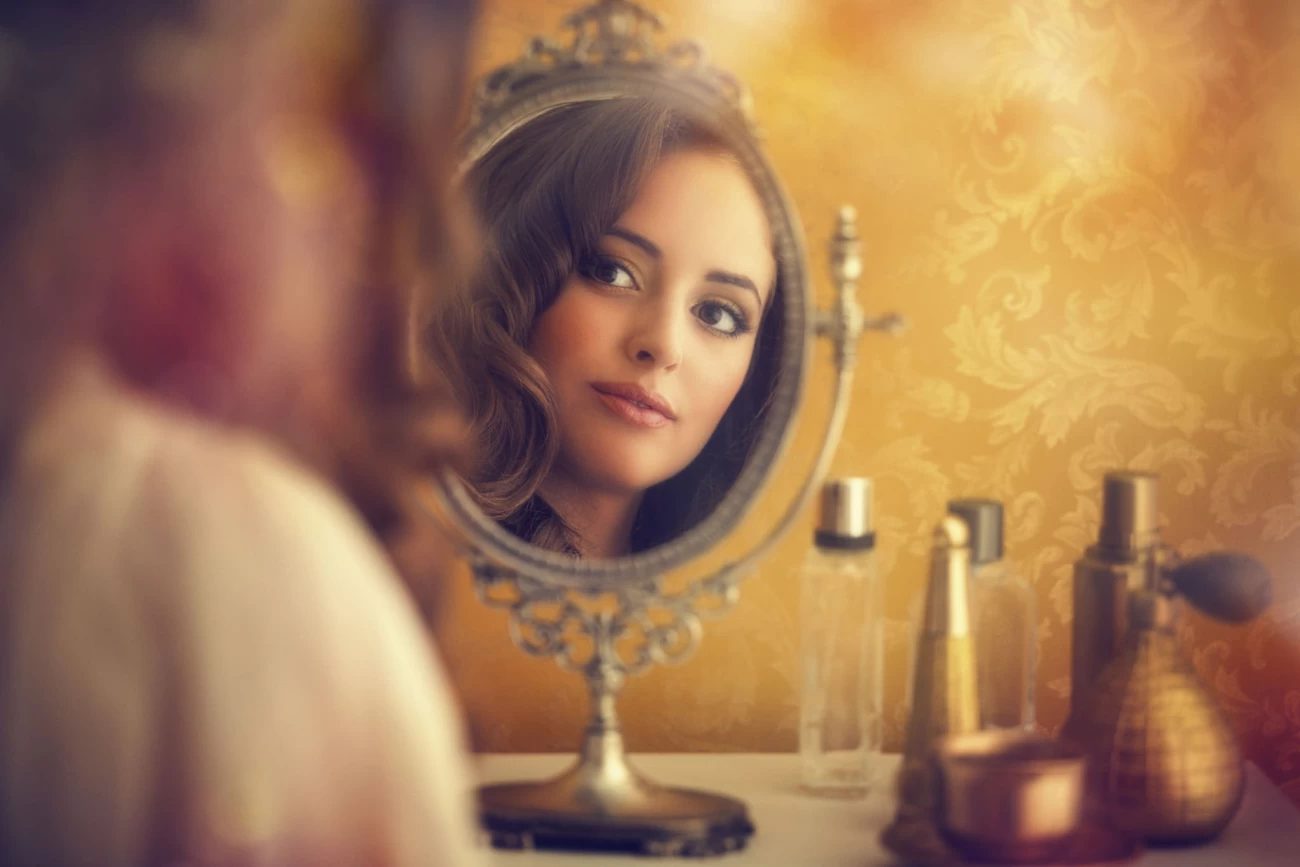 نشانه های خودشیفتگی زنان 