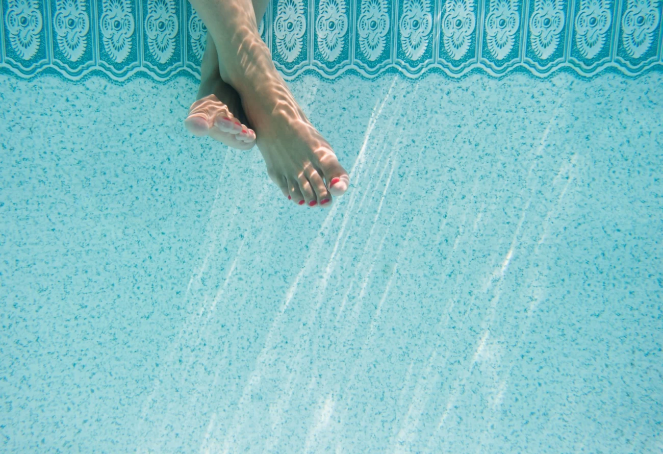 گذاشتن پا در آب گرم
