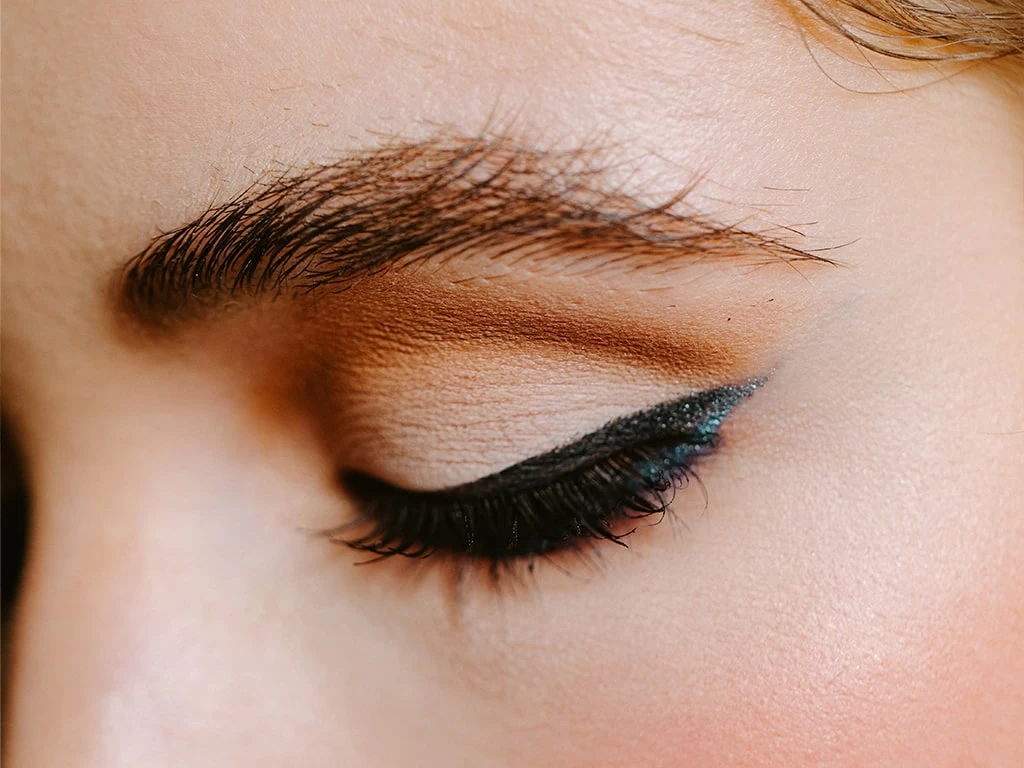 فواید خط چشم ژله ای