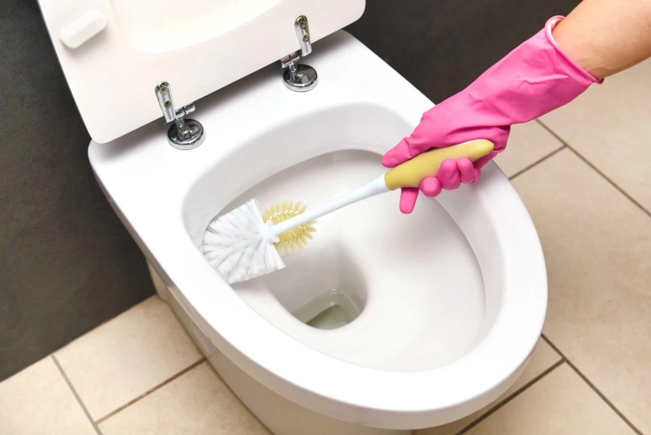 تمیز کردن فرچه دستشویی با چند روش مختلف