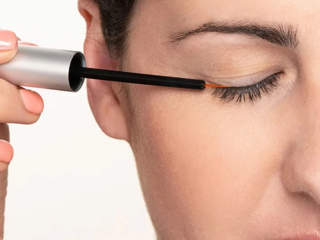 کاربرد محلول تقویت مژه سریتا