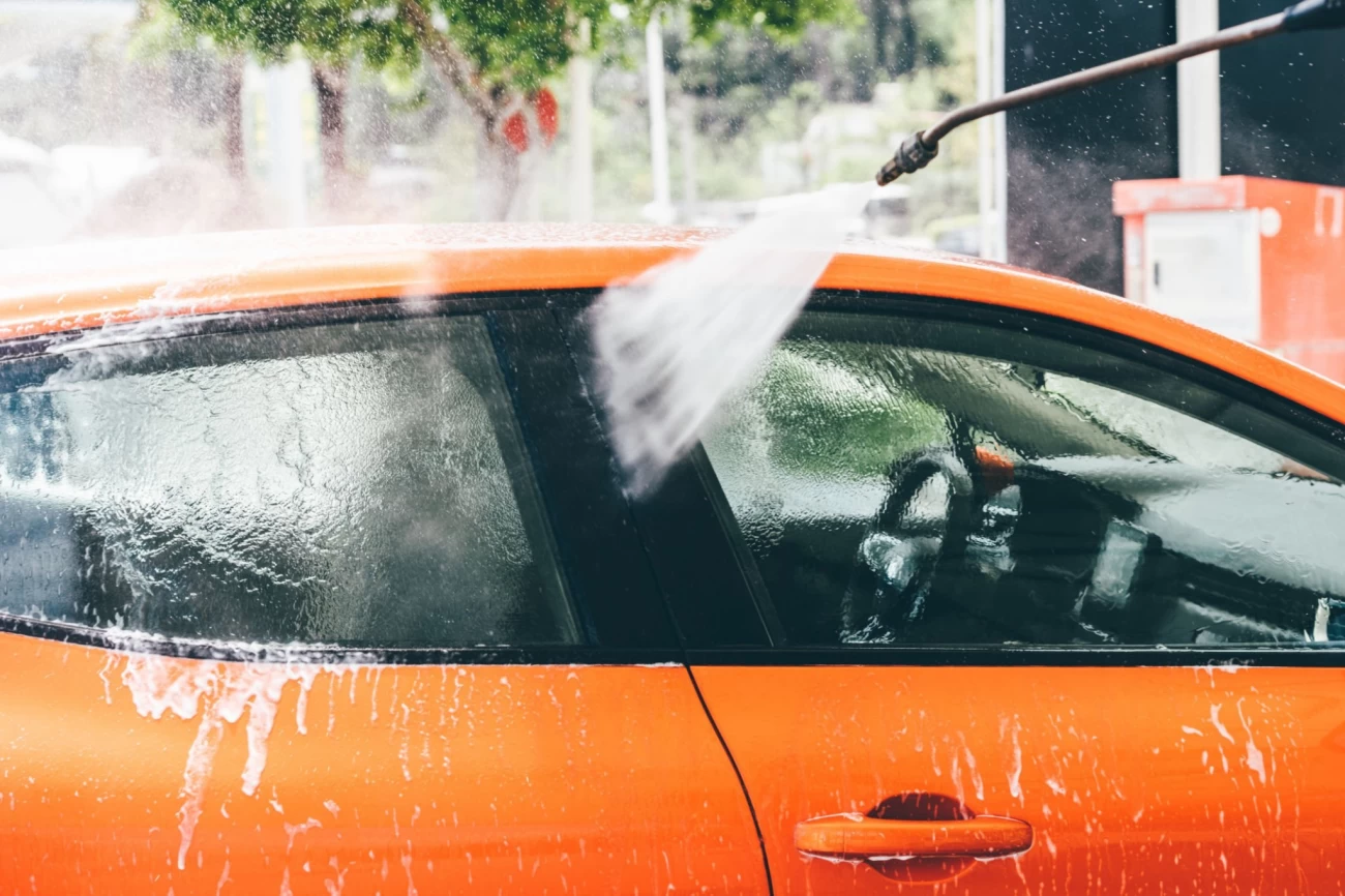 پس از بارش باران حتما خودروی خود را بشورید
