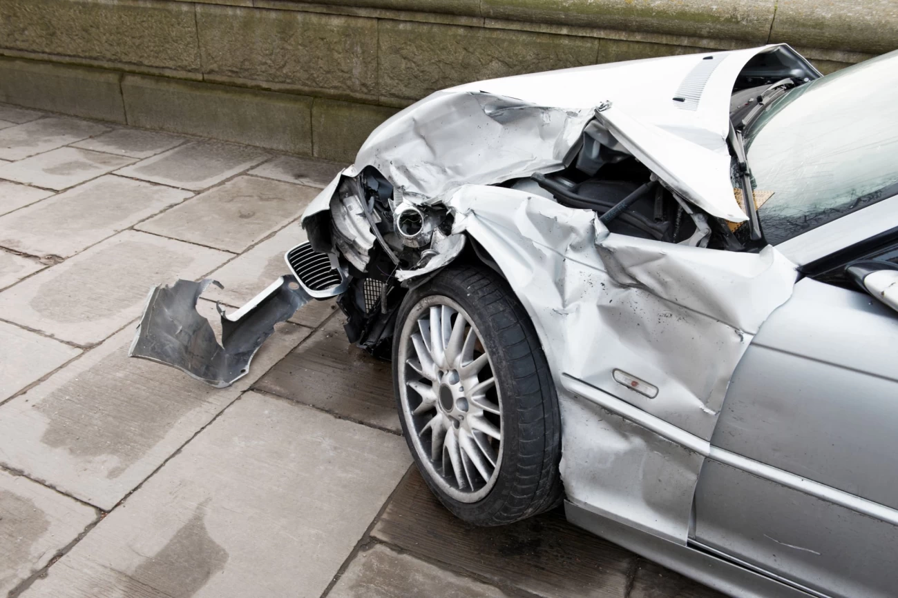 پرداختن خسارت تصادف با خودرو سرقتی به عهده چه کسی است؟