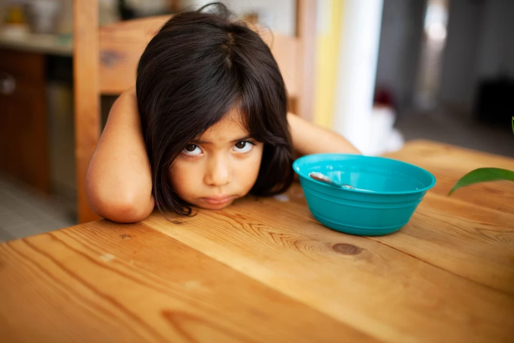 اثرات منفی زوری غذا دادن به کودک