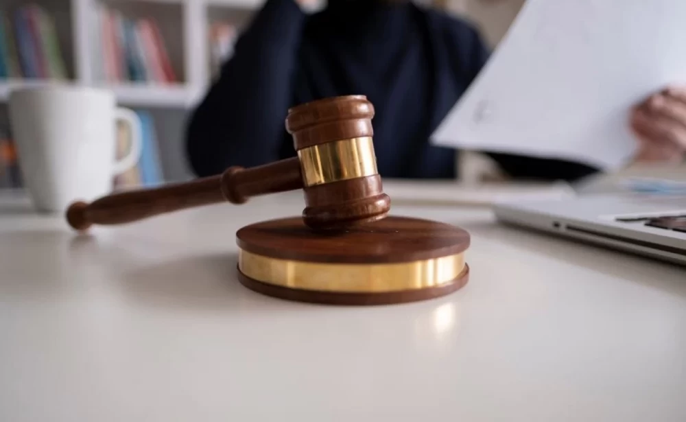 خروج فرزند از کشور
