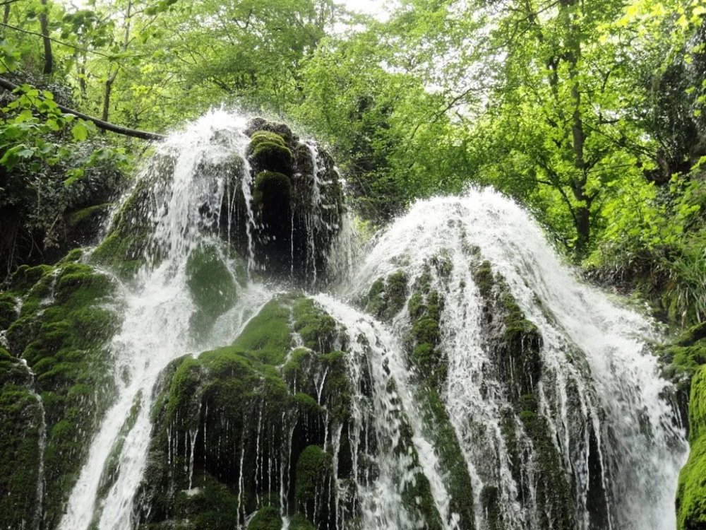 آبشار بولا؛ طبیعت بکر و زیبای ساری