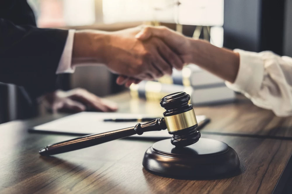 چگونه وکیل تسخیری بگیریم؟