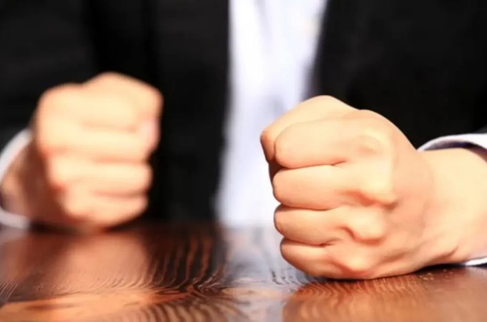 نشانه فرد خشمگین