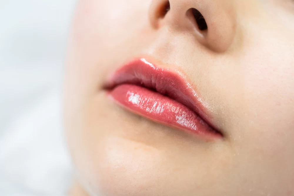 8 ترفند برای احیای رژ لب خشک شده