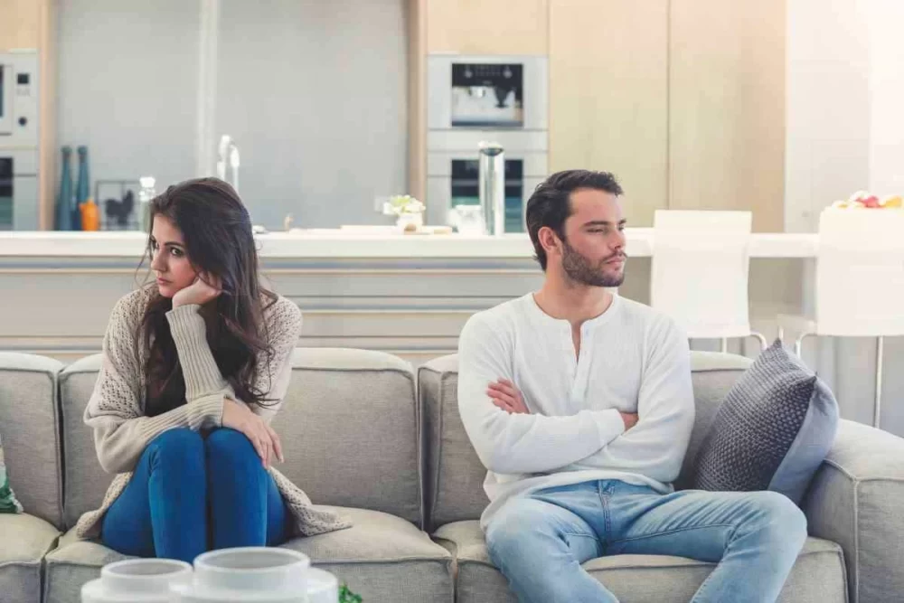 ایا باید همه چیز را به همسرم بگویم ؟