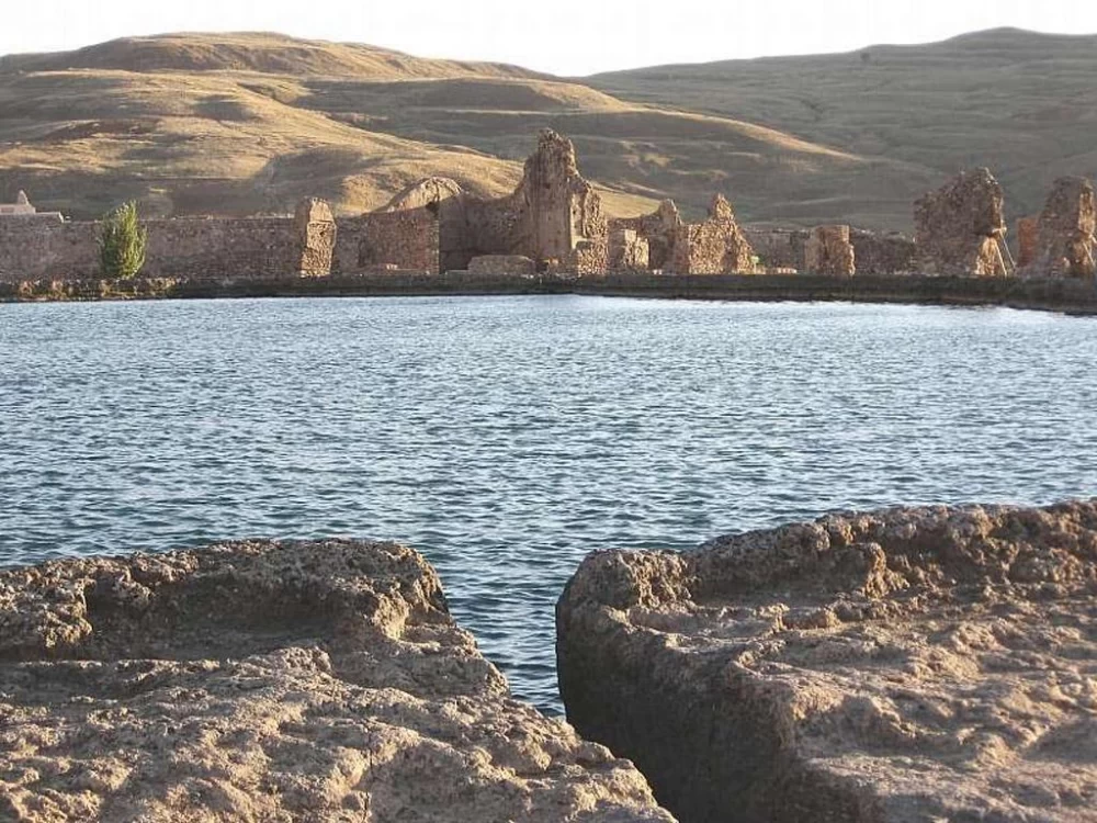 سفر به تخت سلیمان
