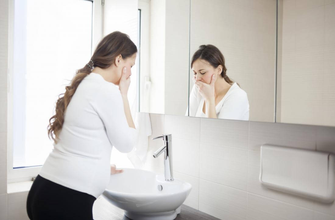 علت استفراغ خونی در بارداری چیست؟