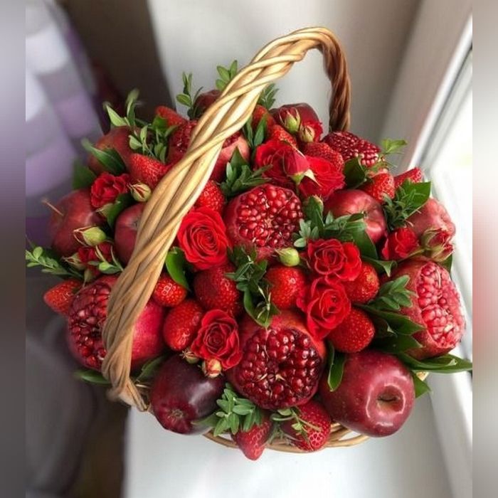 تزیین میوه در سبد حصیری