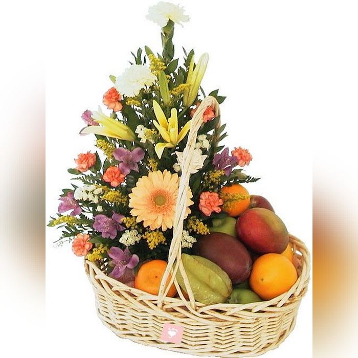 تزیین میوه در سبد حصیری