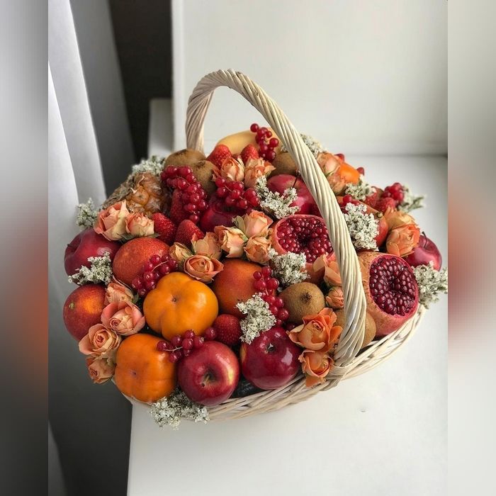 تزیین میوه در سبد حصیری