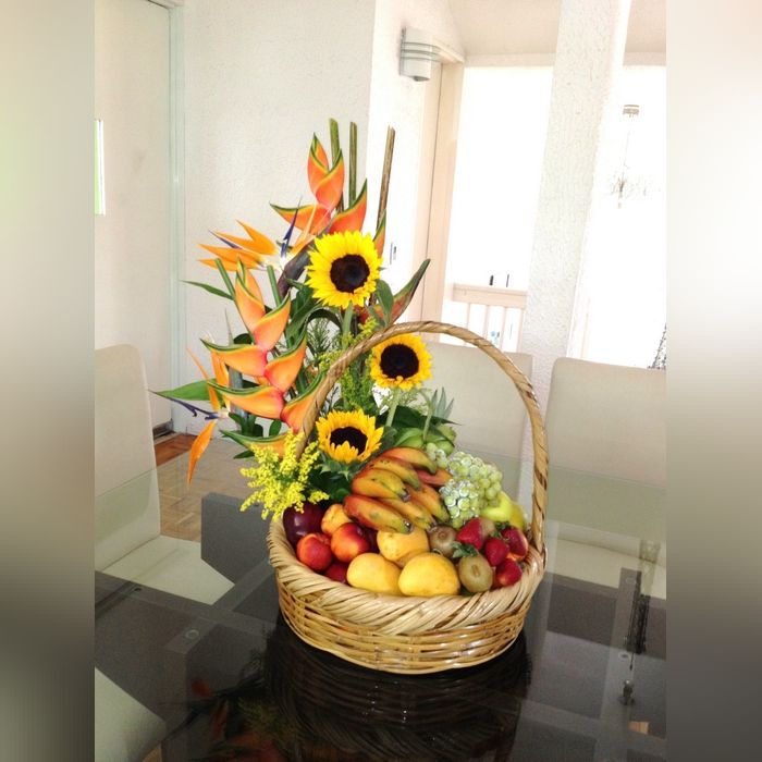 تزیین میوه در سبد حصیری