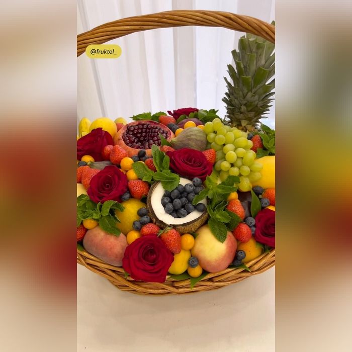تزیین میوه در سبد حصیری