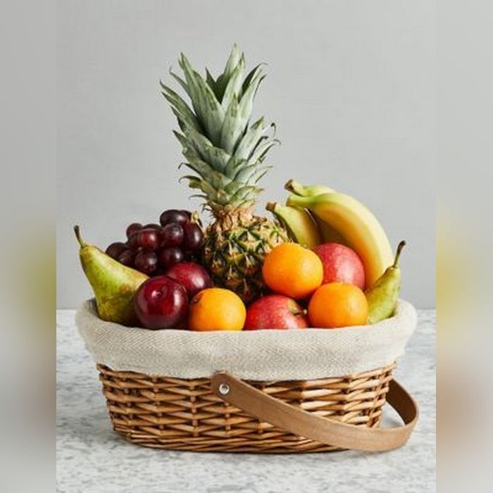 تزیین میوه در سبد حصیری