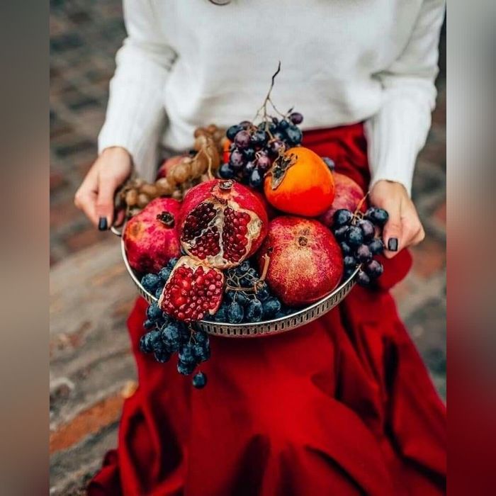 تزیین میوه شب یلدا در سینی | ایده گرفتن از چیدمان میوه در سینی مسی