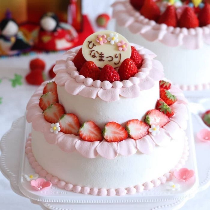 تزیین کیک با توت فرنگی 2022 - 1401