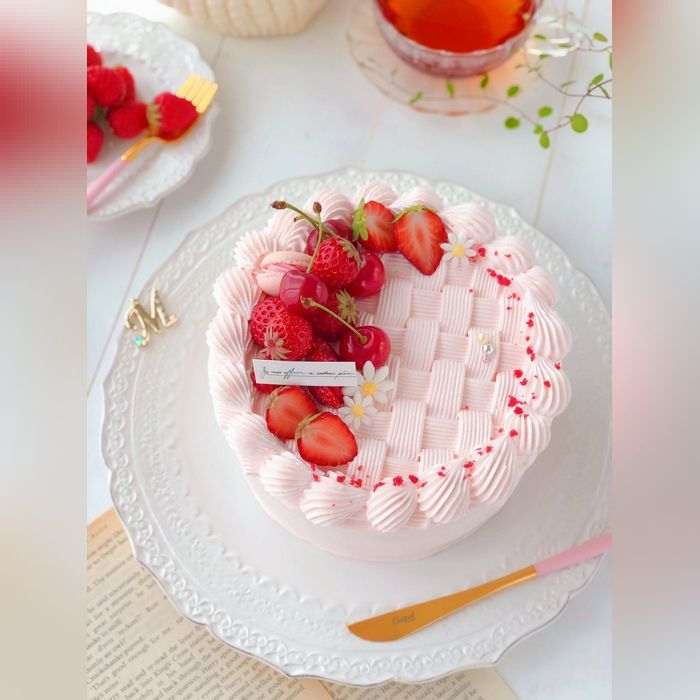 تزیین کیک با توت فرنگی 2022 - 1401