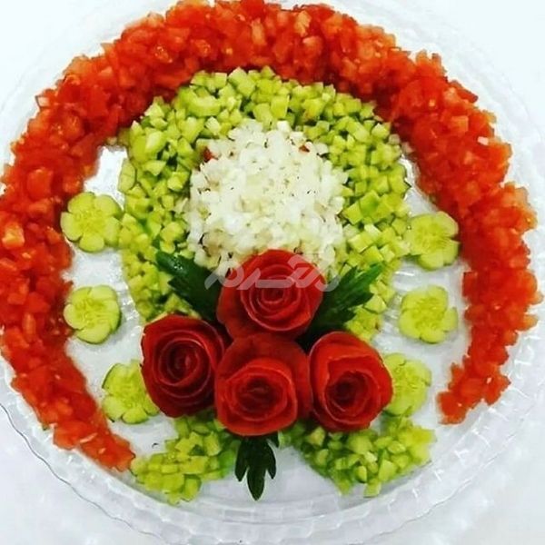 تزیین سالاد فصل در ظرف گرد 1401 