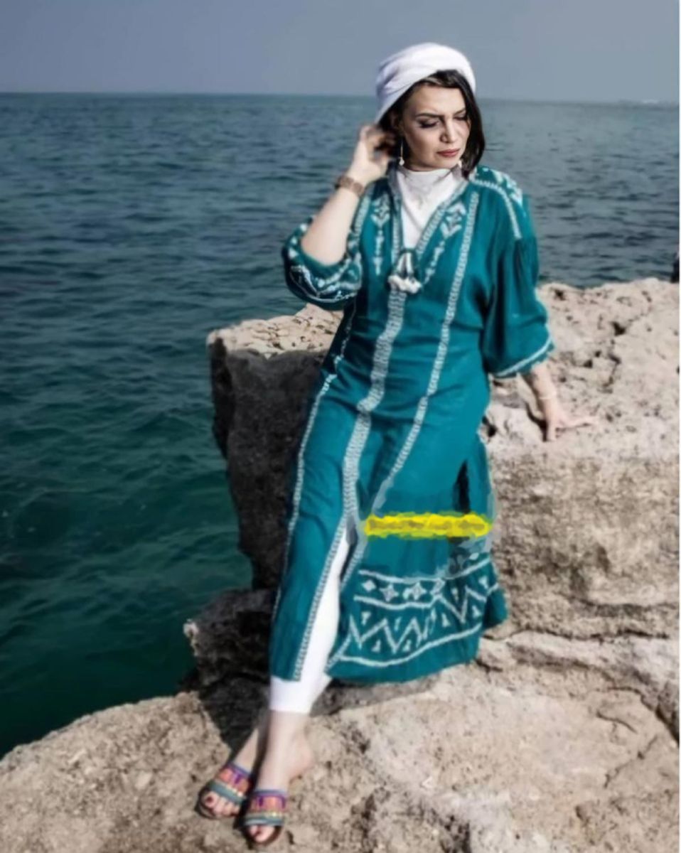 لباس عجیب عروسک سینمای ایران کنار دریا!