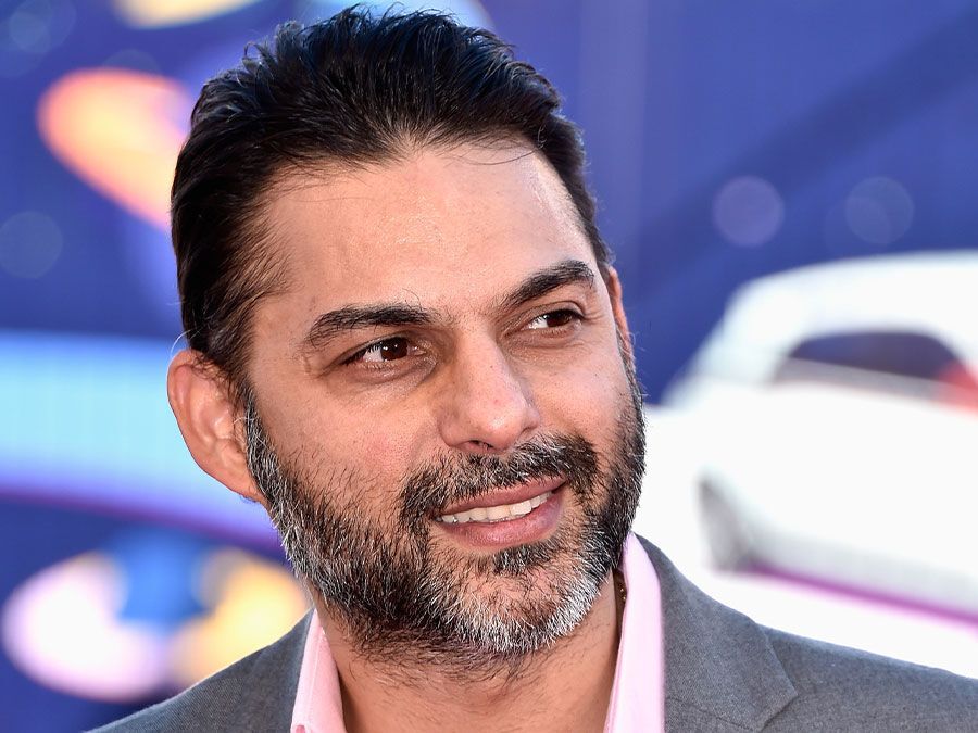 همسر زیبا و بی عیب و نقص پیمان معادی بدون آرایش و تیپ جلف خارج از ایران !