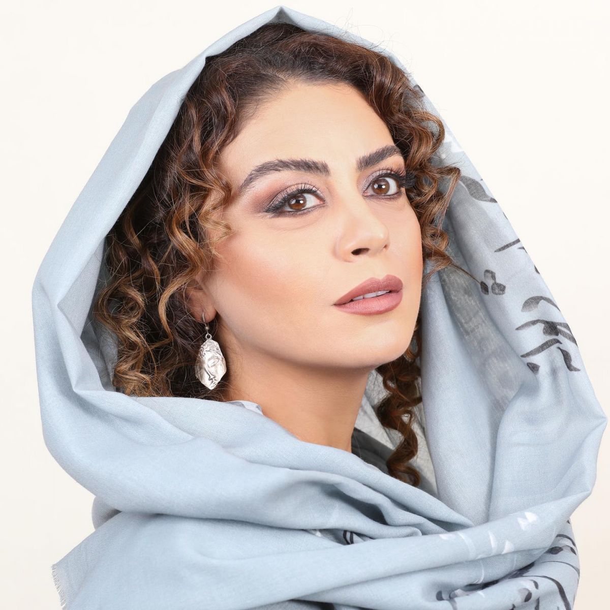 خودشیرینی و بیمزه بازی شبنم فرشادجو کنار بازیگر کشف حجاب کرده در کانادا !!!