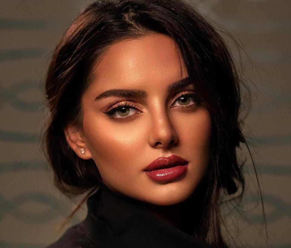 مدلینگ بی نقص مه لقا جابری در استادیوم ورزشی چند هزار نفره !