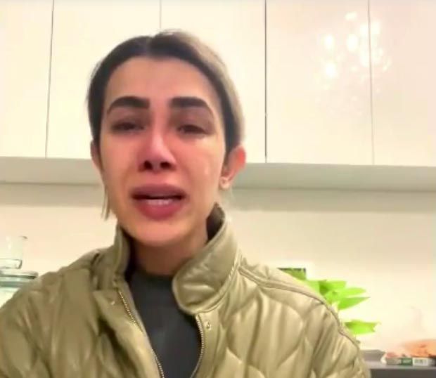 گریه های بی امان دختر ایرانی در اوکراین چشم ها را به خود دوخت گریه های بی امان دختر ایرانی در اوکراین چشم ها را به خود دوخت