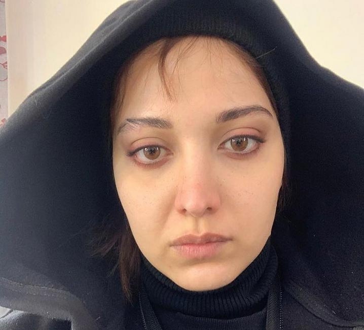 آرایش و تیپ عجیب روشنک گرامی در مکان عمومی !!