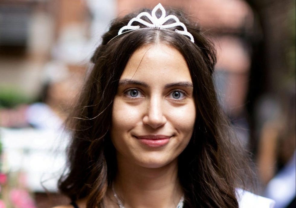 چهره بدون آرایش دختر 20 ساله ایرانی در فینال دختر شایسته انگلیس !