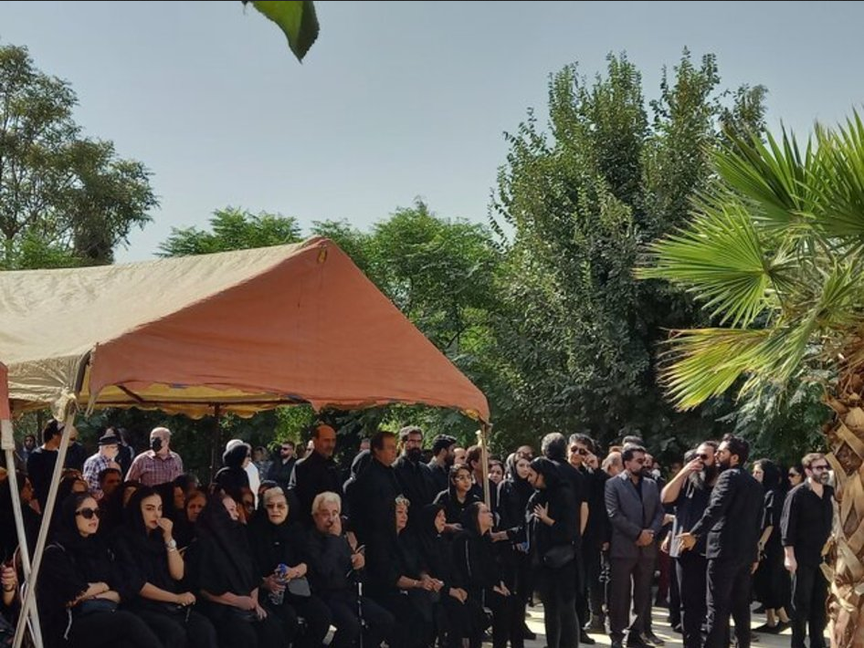 جدیدترین تصاویر مراسم خاکسپاری ”امین تارخ“ با حضور بازیگران در قطعه ۸۸ بهشت زهرا !!!