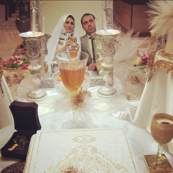 سفره عقد مجلل و پر زرق و برق مجری پر حاشیه تلویزیون !!