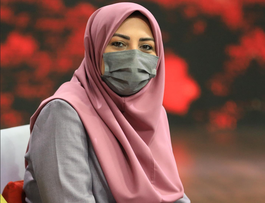 استایل جدید مجری پرحاشیه صدا و سیما هنگام برف بازی !!!