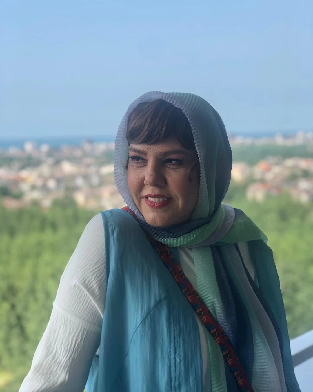 کودکی افسانه چهره آزاد