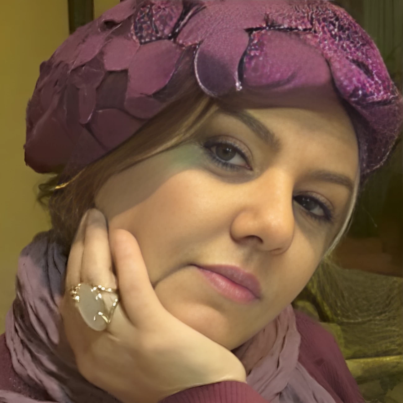 کودکی افسانه چهره آزاد