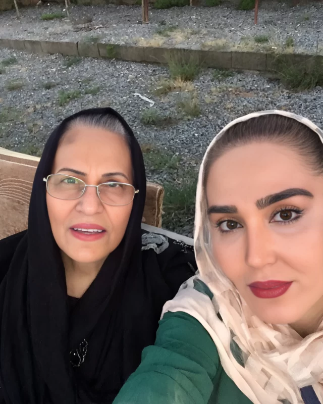 مادر زهره فکور صبور