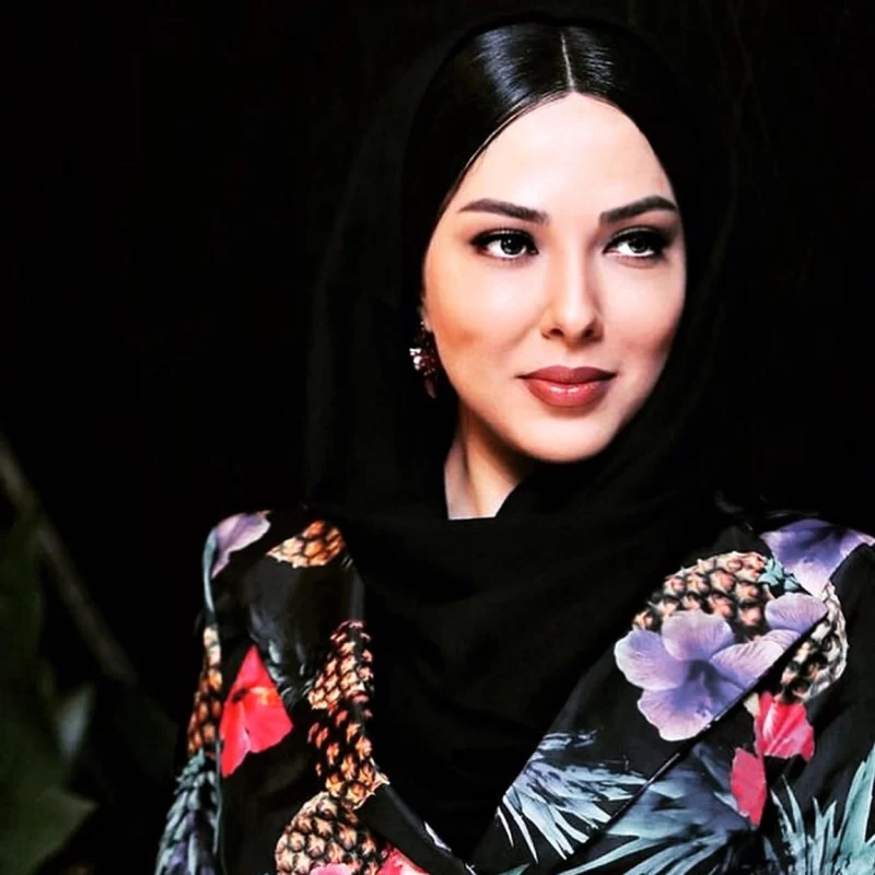 تارا خواهر سن و سال دار و بسیار زیبای لیلا اوتادی / بدون کوچکترین شباهتی به او !!!