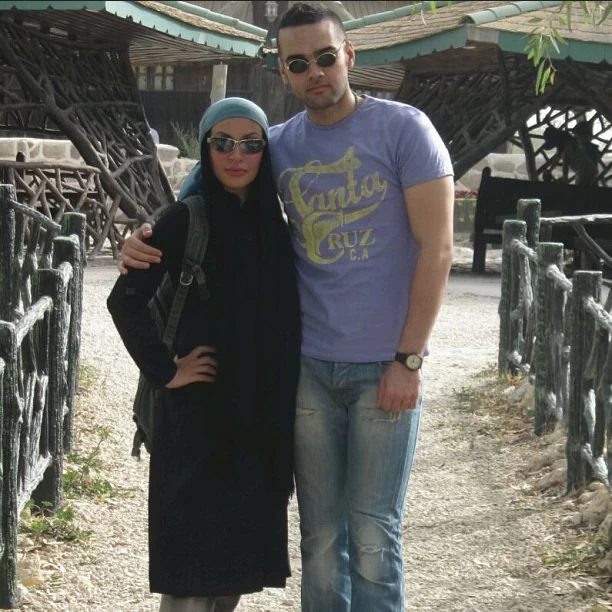 خودنمایی بازیگر ”پر پرواز” کنار برادر کوه تنومندش !