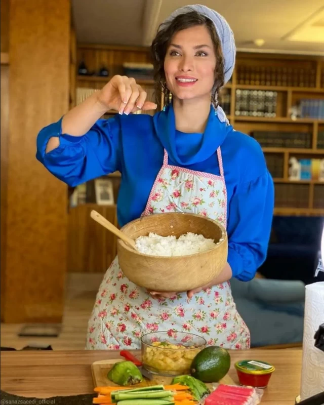 مامان صدیقه در بچه مهندس با دسته گلی غول پیکر و طراحی چهره اش سوپرایز شد !!