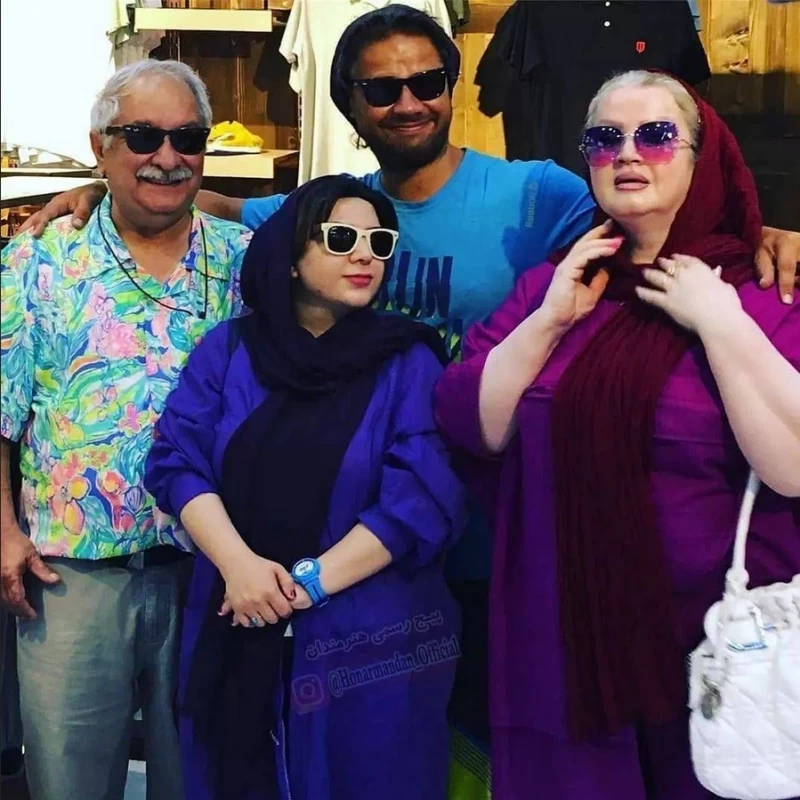 استایل خفن و تیپ معرکه مادر علی صادقی کنار پسر معروفش !!
