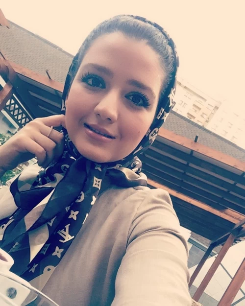 مدلینگ روژان آریا منش