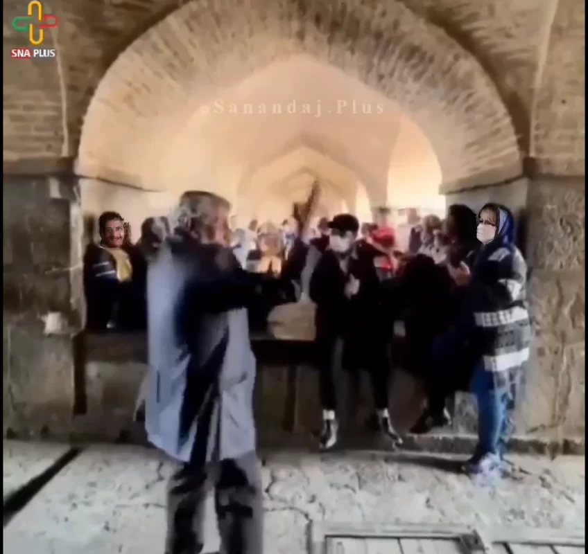 آخرین رقص و آواز زیر پل خواجو قبل از بسته شدن زاینده رود !!
