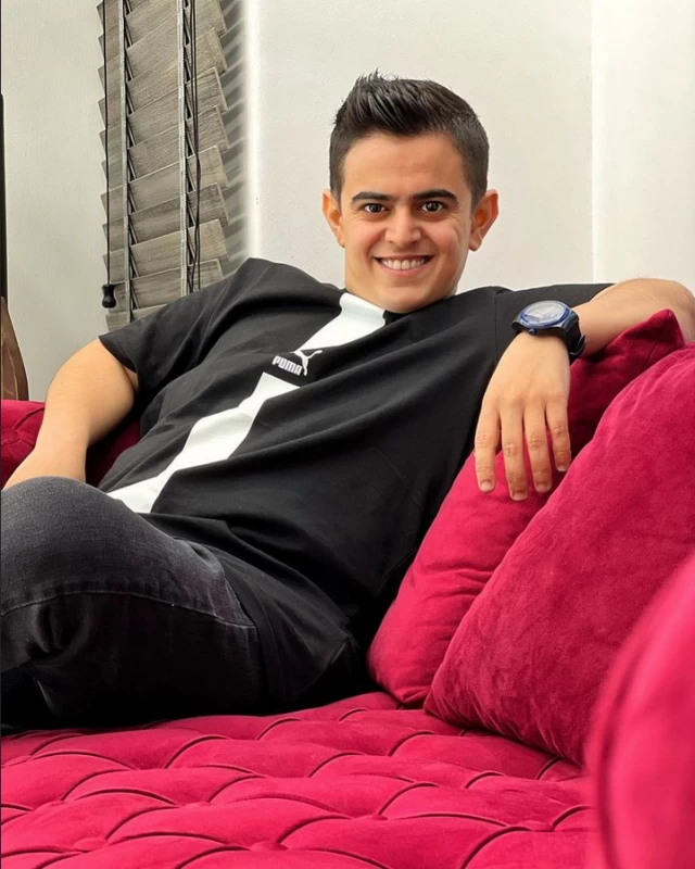 چهره مردانه امیرمحمد دستیار عمو پورنگ در ماشین خفنش !!