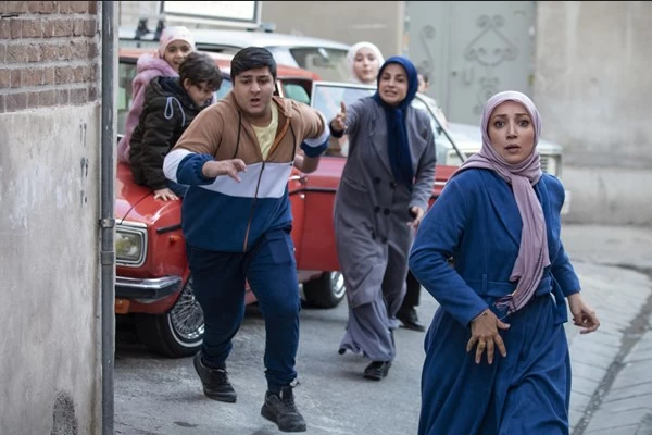 پوریا مشتاق ”دودکش” کنار برادر ریزه میزه و لاغرش بدون شباهت ظاهری !!