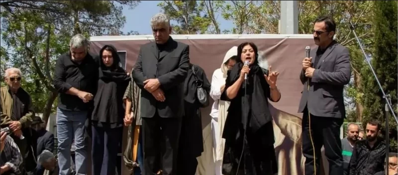 همسر و دختر و خاندان درجه 1 کیومرث پوراحمد در مراسم تشیع این هنرمند !!